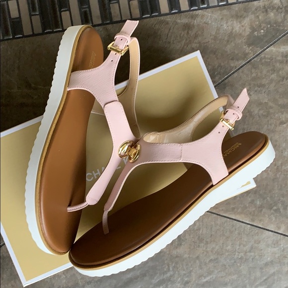 MICHAEL KORS JUDY THONG SAFFIANO POWDER BLUSH - Picture 16 of 16